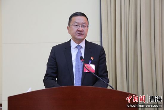 图为校党委书记毛学荣作报告。 赵常伟 摄 图为校党委书记毛学荣作报告。 赵常伟 摄