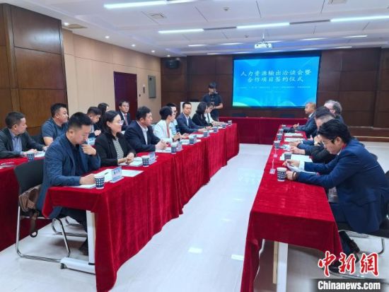 图为会议现场。李隽 摄 图为会议现场。李隽 摄