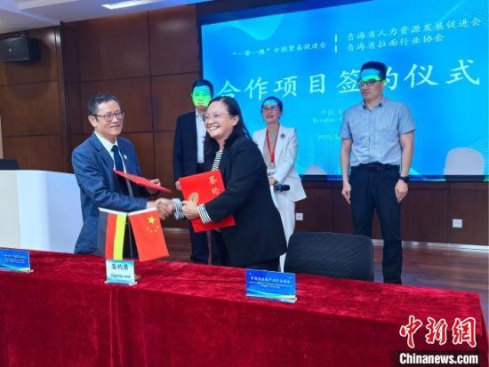 图为签约仪式现场。李隽 摄 图为签约仪式现场。李隽 摄