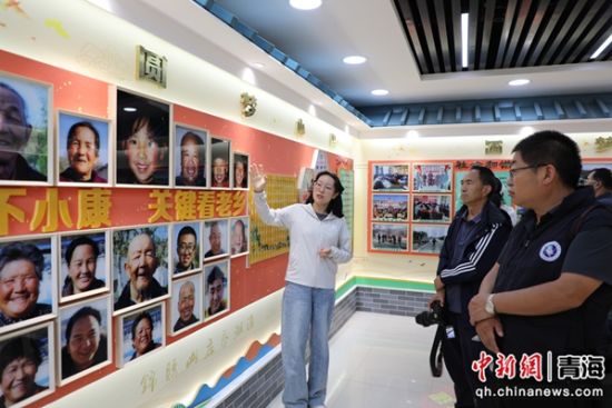 图为代言人在采风活动中。马芳 摄 图为代言人在采风活动中。马芳 摄
