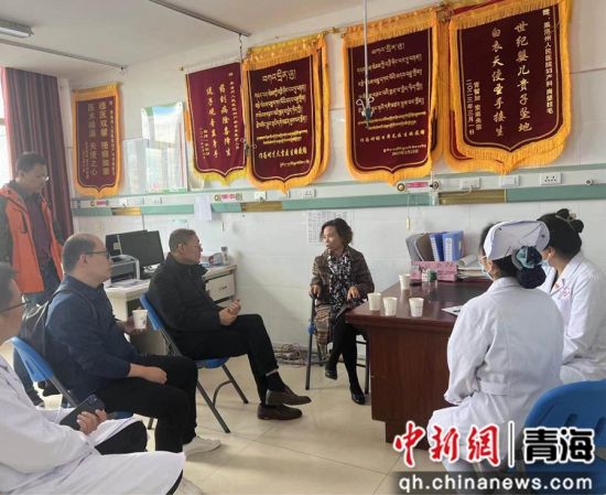 图为开展座谈。上海援青指挥部 供图 图为开展座谈。上海援青指挥部 供图