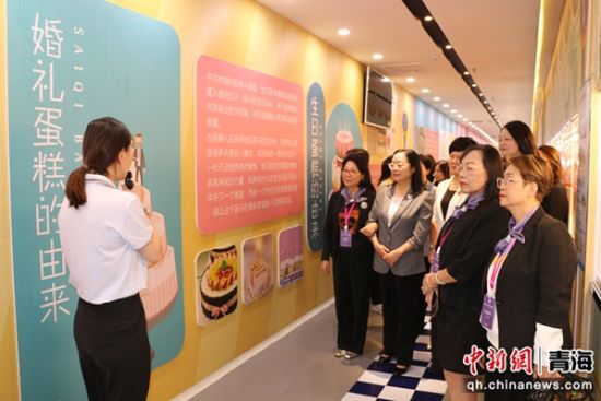 图为澳门女企业家商会一行在青海塞奇食品有限公司考察。马敏 摄 图为澳门女企业家商会一行在青海塞奇食品有限公司考察。马敏 摄