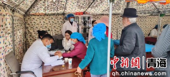 图为开展健康体检。共和融媒供图 图为开展健康体检。共和融媒供图