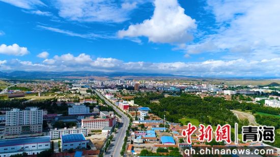 图为共和县城图景。共和融媒供图 图为共和县城图景。共和融媒供图