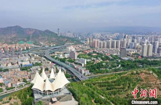图为青海省会城市西宁。马铭言 摄 图为青海省会城市西宁。马铭言 摄