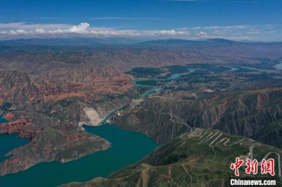 图为无人机航拍青海河谷地区。(资料图)马铭言 摄