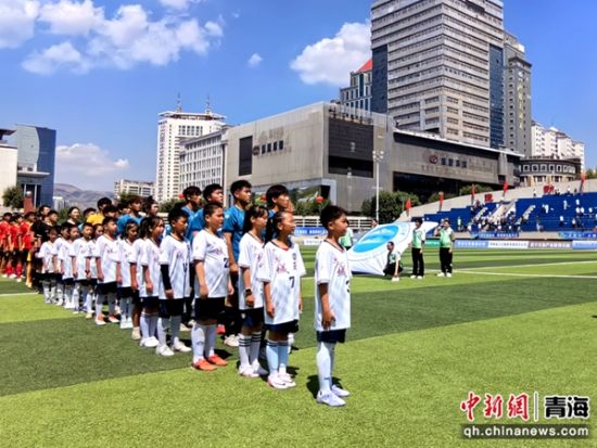 图为参赛运动员准备开赛。李隽 摄 图为参赛运动员准备开赛。李隽 摄