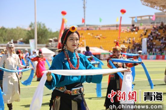 图为民族风情展示。张添福 摄 图为民族风情展示。张添福 摄