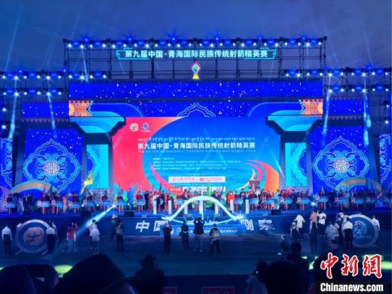 图为第九届中国·青海国际民族传统射箭精英赛开幕式现场。中新社记者 李隽 摄 图为第九届中国·青海国际民族传统射箭精英赛开幕式现场。中新社记者 李隽 摄
