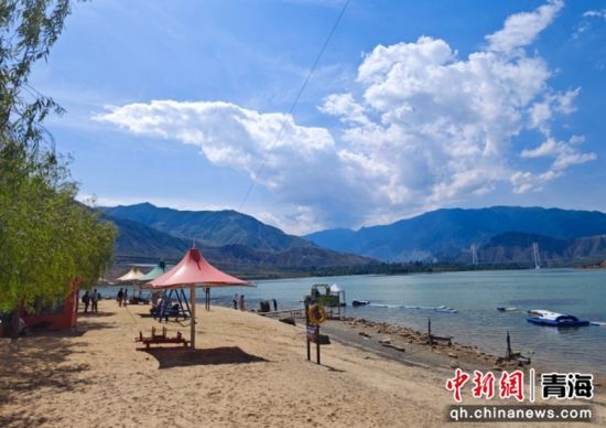 图为德吉村一角。殷荣成摄