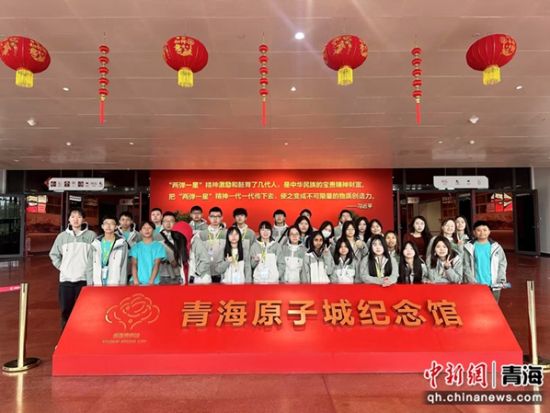 图为香港新界青年联会在青参访交流活动现场。省侨办供图