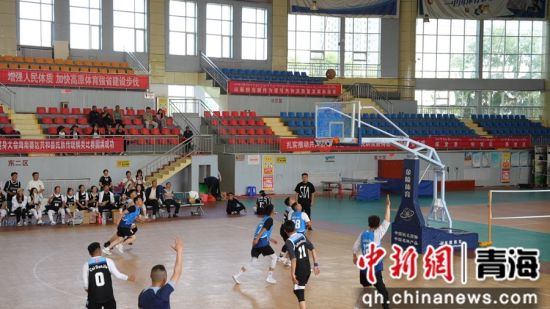 图为篮球友谊赛。共和融媒供图 图为篮球友谊赛。共和融媒供图