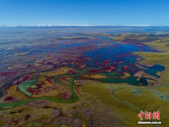 图为无人机拍摄的青海省果洛州玛多县湖泊。(资料图)玛多县委宣传部供图