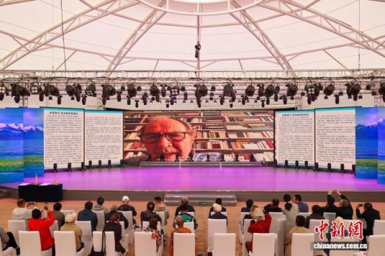 7月24日,德国诗人米夏埃尔·克吕格通过视频发表获奖感言。薛蒂 摄 7月24日,德国诗人米夏埃尔·克吕格通过视频发表获奖感言。薛蒂 摄