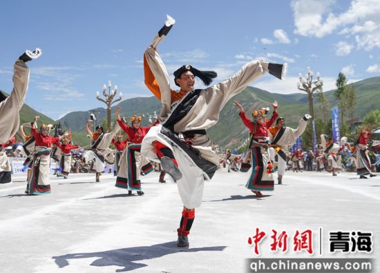 图为表演现场。马铭言 摄 图为表演现场。马铭言 摄