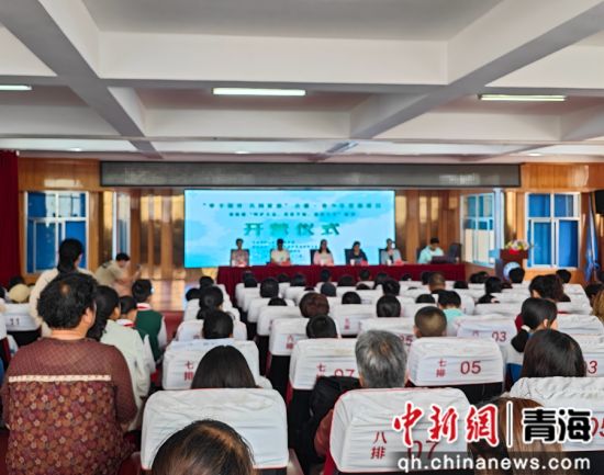 图为“青山行”青海湖生态研学开营现场。 湟源县教育局供图 图为“青山行”青海湖生态研学开营现场。 湟源县教育局供图
