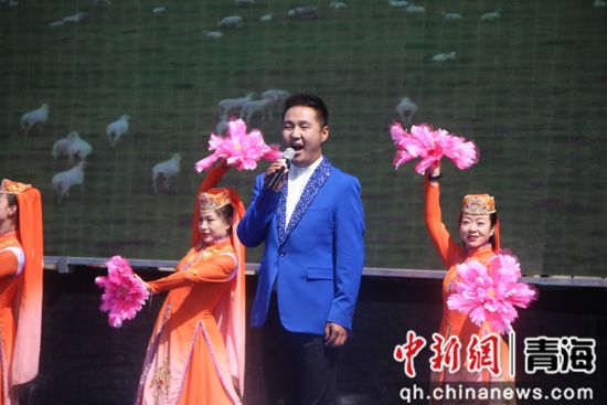 图为海南州贵德县第四十四届传统物资交流大会暨六月庙会现场。 童世钰摄 图为海南州贵德县第四十四届传统物资交流大会暨六月庙会现场。 童世钰摄