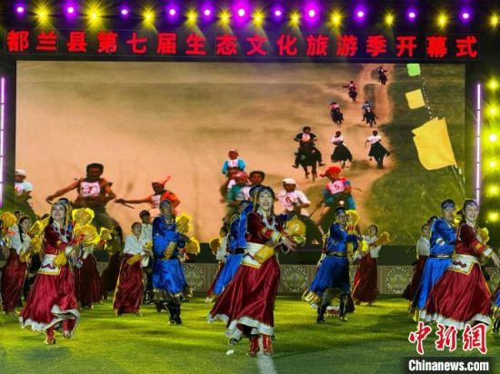 图为开幕式上的节目表演。陈宗淇 摄 图为开幕式上的节目表演。陈宗淇 摄