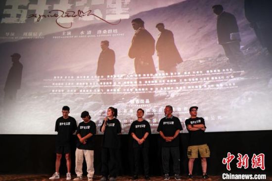 图为微电影《五十七公里》主创团队与观众分享幕后故事。薛蒂摄 图为微电影《五十七公里》主创团队与观众分享幕后故事。薛蒂摄
