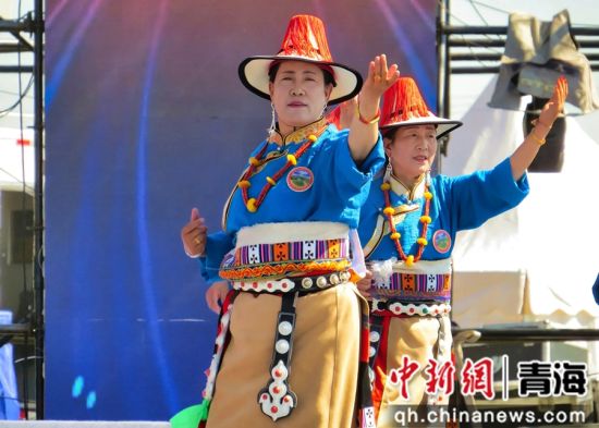 图为锅庄舞邀请赛现场。陈宗淇 摄