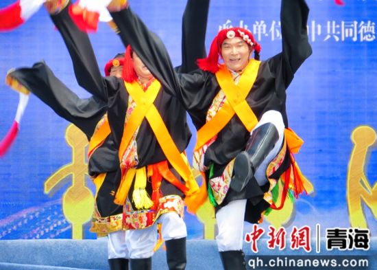 图为锅庄舞邀请赛现场。陈宗淇 摄