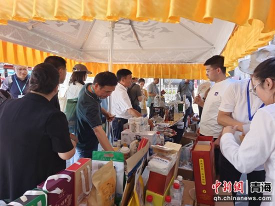 图为轮展现场。西宁市民宗委供图 图为轮展现场。西宁市民宗委供图
