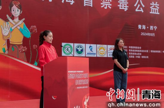 图为世界射击锦标赛冠军纪晓晶宣读倡议书。薛蒂 摄 图为世界射击锦标赛冠军纪晓晶宣读倡议书。薛蒂 摄