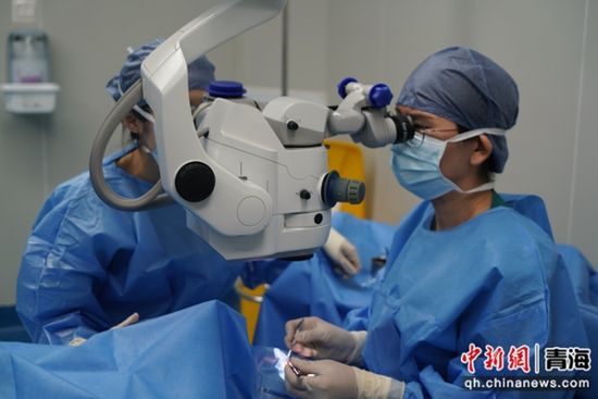 图为手术现场。西宁市第一人民医院供图 图为手术现场。西宁市第一人民医院供图