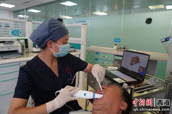 图为西宁市第一人民医院口腔内科开展全流程数字化纤维桩核修复治疗。西宁市第一人民医院供图 图为西宁市第一人民医院口腔内科开展全流程数字化纤维桩核修复治疗。西宁市第一人民医院供图