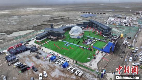 图为航拍开营仪式现场。曲麻莱县委宣传部供图 图为航拍开营仪式现场。曲麻莱县委宣传部供图