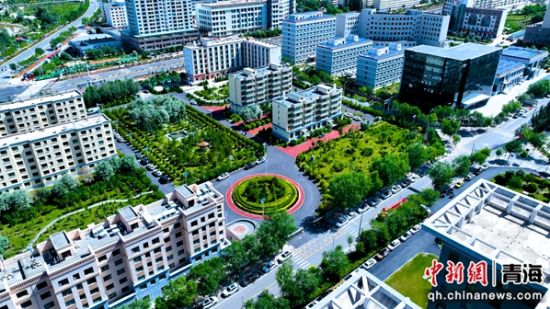 图为航拍共和县城。共和融媒供图 图为航拍共和县城。共和融媒供图