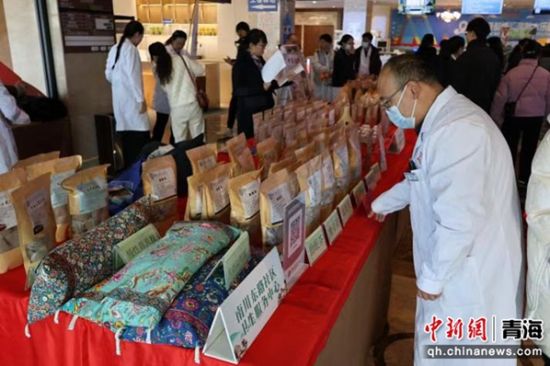 图为在博汇温泉康养中心，开发包含健康饮食、中医调理(如药膳、药浴)、运动健身、心理调适等元素的短期体重管理体验营或疗养项目。西宁市城中区卫健局供图