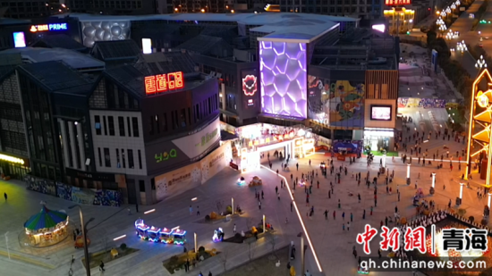 图为乐都夜景。冯海晓 供图 图为乐都夜景。冯海晓 供图