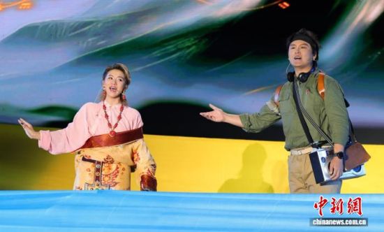图为音乐剧上汉族篇章《在那遥远的地方》。赛尼摄