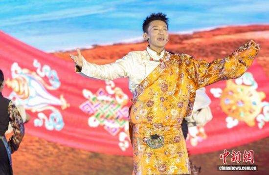 图为音乐剧上藏族篇章《起舞》。赛尼摄