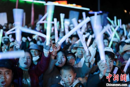 图为2024澜湄国际影像周江源星空音乐会现场。薛蒂 摄 图为2024澜湄国际影像周江源星空音乐会现场。薛蒂 摄