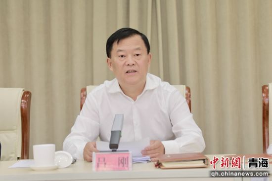 图为青海省人大常委会副主任、海南州委书记吕刚讲话。海南州政府办公室供图 图为青海省人大常委会副主任、海南州委书记吕刚讲话。海南州政府办公室供图