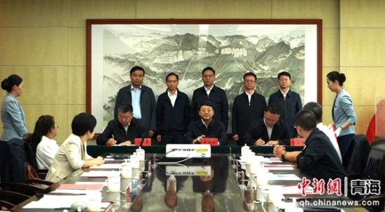图为签约仪式现场。湟源融媒供图 图为签约仪式现场。湟源融媒供图