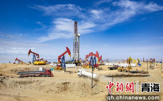 图为青海油田采油作业区。青海油田供图 图为青海油田采油作业区。青海油田供图