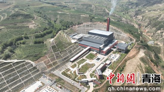 图为西宁垃圾焚烧发电厂全景图。刘玉斌摄 图为西宁垃圾焚烧发电厂全景图。刘玉斌摄