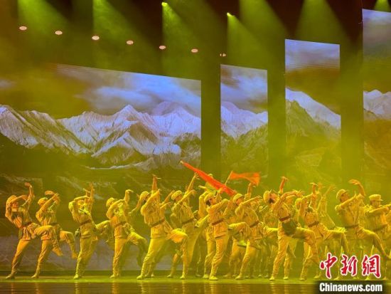 图为演出现场。 孙睿 摄 图为演出现场。 孙睿 摄