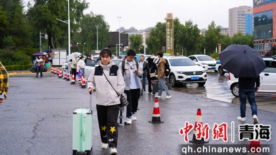 图为迎新现场。青海职业技术大学 供图 图为迎新现场。青海职业技术大学 供图