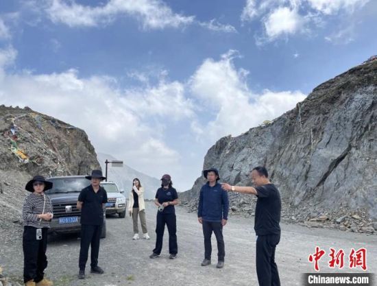 图为调查现场。青海大通北川河源区国家级自然保护区管理局供图 图为调查现场。青海大通北川河源区国家级自然保护区管理局供图