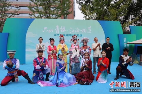 图为中华民族优秀文化第三期体验项目青海省海东市轮值活动现场。陈渊摄 图为中华民族优秀文化第三期体验项目青海省海东市轮值活动现场。陈渊摄