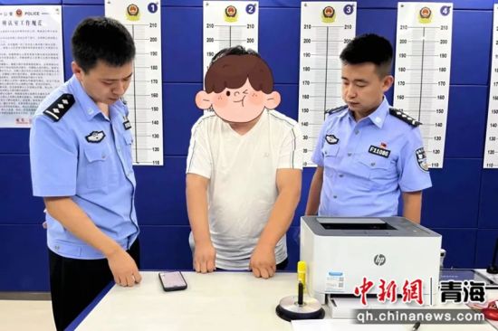 图为警方对犯罪嫌疑人王某开展调查。西宁城东警方供图 图为警方对犯罪嫌疑人王某开展调查。西宁城东警方供图