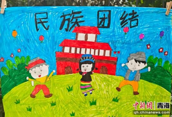 图为绘画作品展览活动现场。李庆摄 图为绘画作品展览活动现场。李庆摄