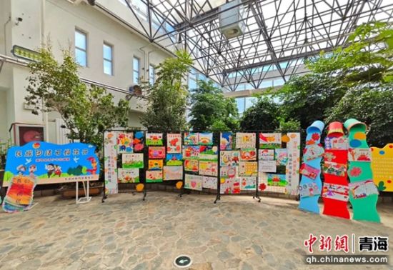 图为绘画作品展览活动现场。李庆摄 图为绘画作品展览活动现场。李庆摄