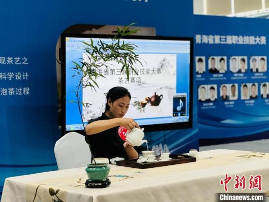 图为茶艺赛项现场。 中新网记者 孙睿 摄 图为茶艺赛项现场。 中新网记者 孙睿 摄