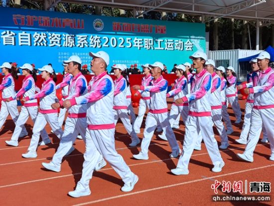 图为运动会开幕式现场。李隽 摄