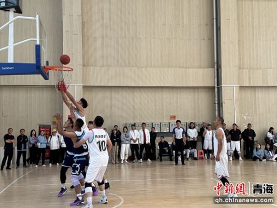 图为篮球比赛现场。马德贵 摄